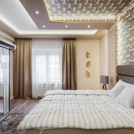 Bpr Ethereal Panoramic Suite With A/C & Balcony Boedapest Buitenkant foto