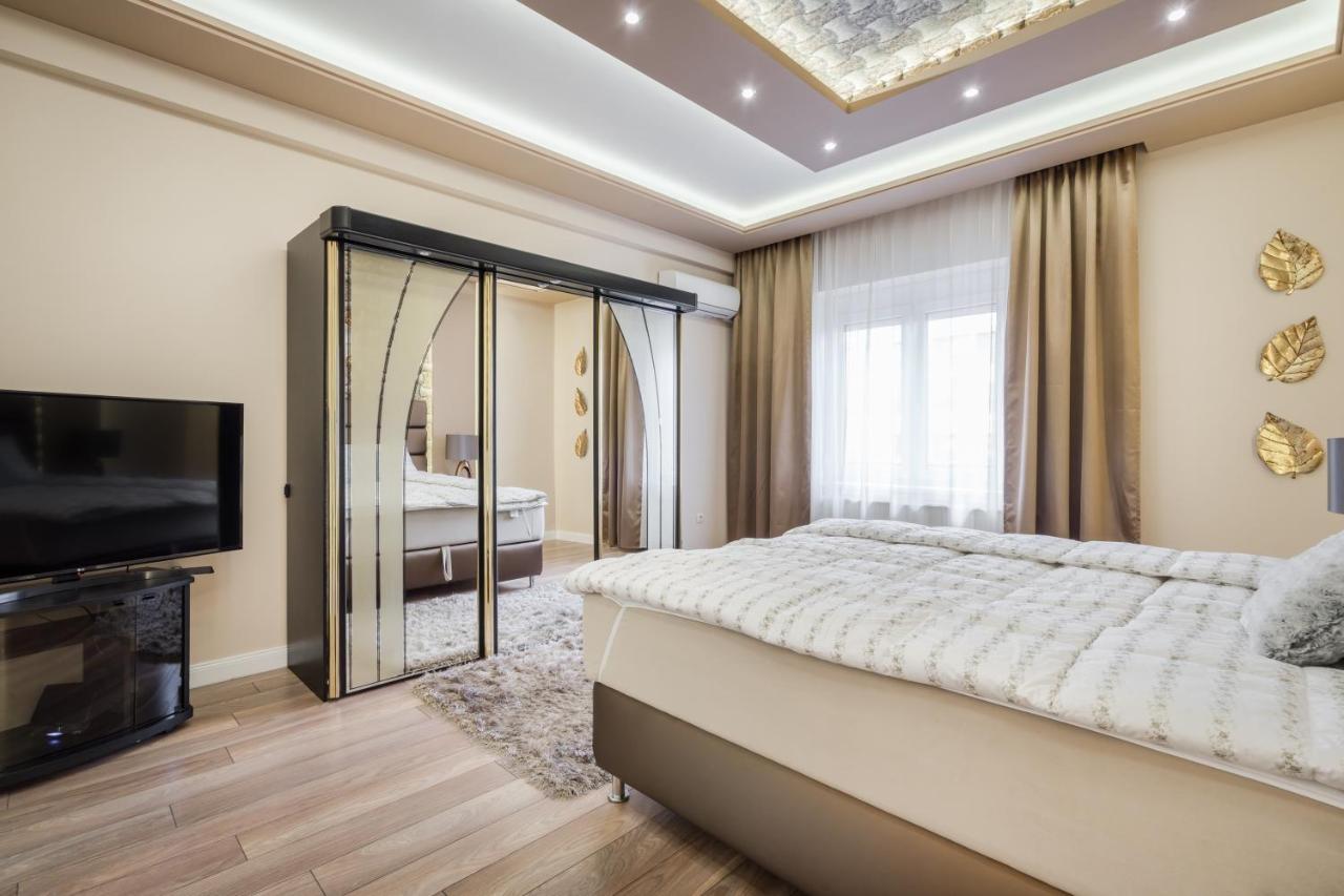 Bpr Ethereal Panoramic Suite With A/C & Balcony Boedapest Buitenkant foto