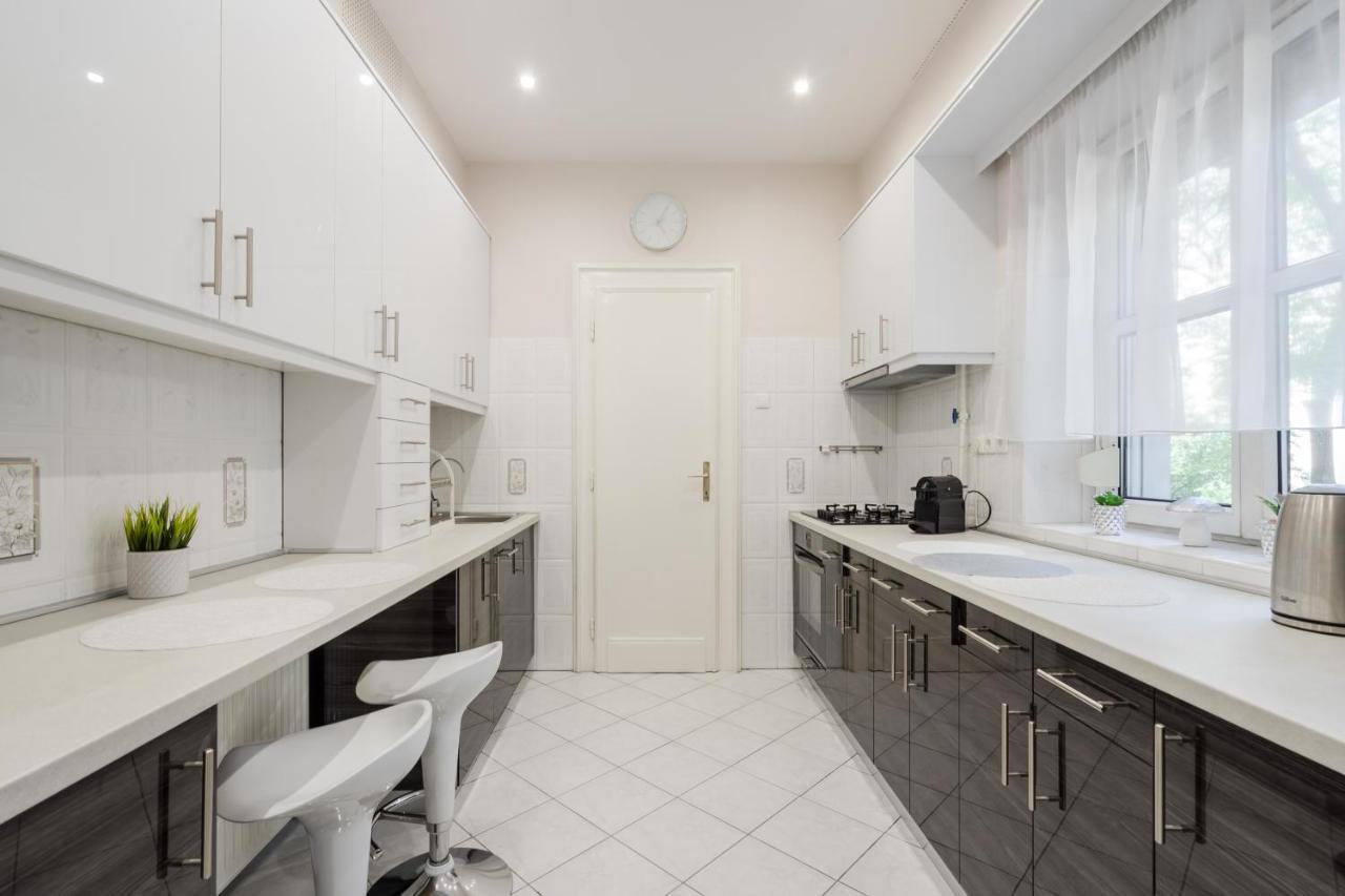 Bpr Ethereal Panoramic Suite With A/C & Balcony Boedapest Buitenkant foto