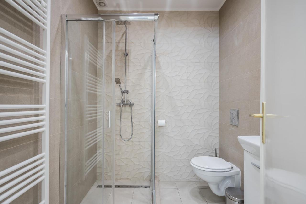 Bpr Ethereal Panoramic Suite With A/C & Balcony Boedapest Buitenkant foto